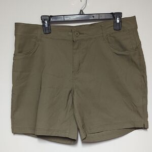 NWT Prana Halle Green Shorts with Sturdy Fabric and Mid-Thigh Length